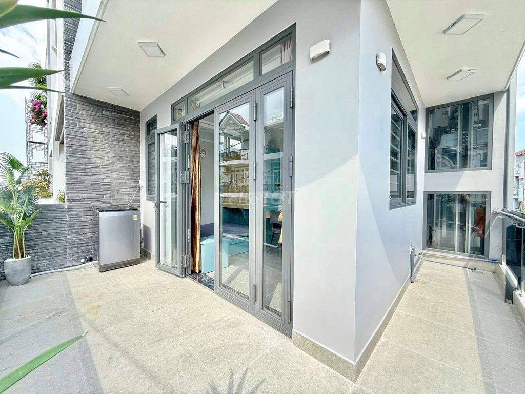 Open up the new building - the new interior - a parking space