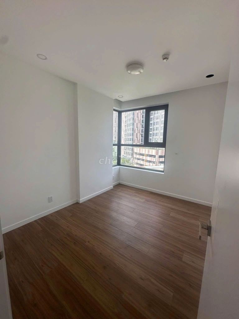 The online building- 12 View two bedrooms, No furniture, 79 m2 for 7.5 million a month.