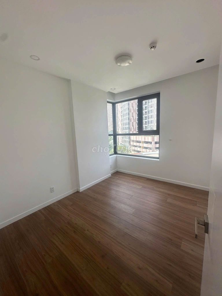 The online building- 12 View two bedrooms, No furniture, 79 m2 for 7.5 million a month.