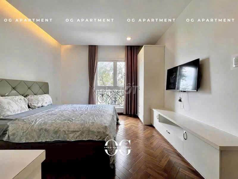 Opening an apartment full of furniture on the Hoàng Sa S.