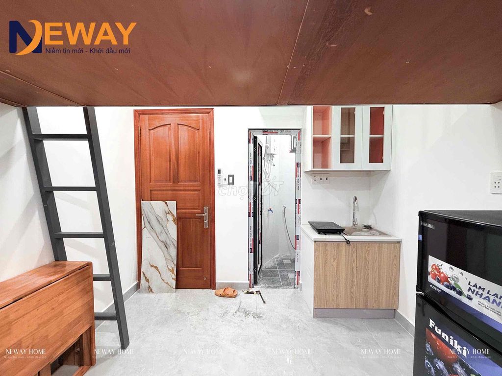 Rent an empty interior - built elevator - near a neweon