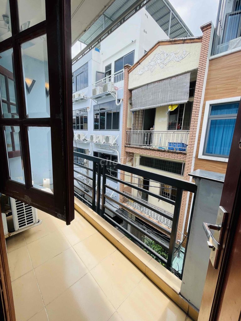 The balcony's super open at five yards.