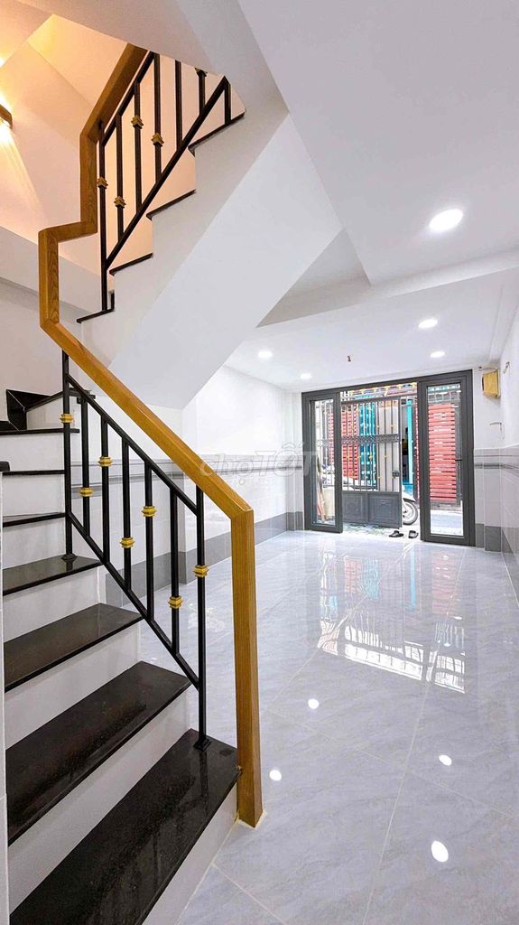 Rent a nice four-way bedroom four-way district four-and-a-half million.