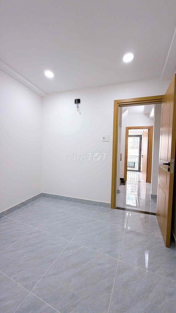 Rent a nice four-way bedroom four-way district four-and-a-half million.
