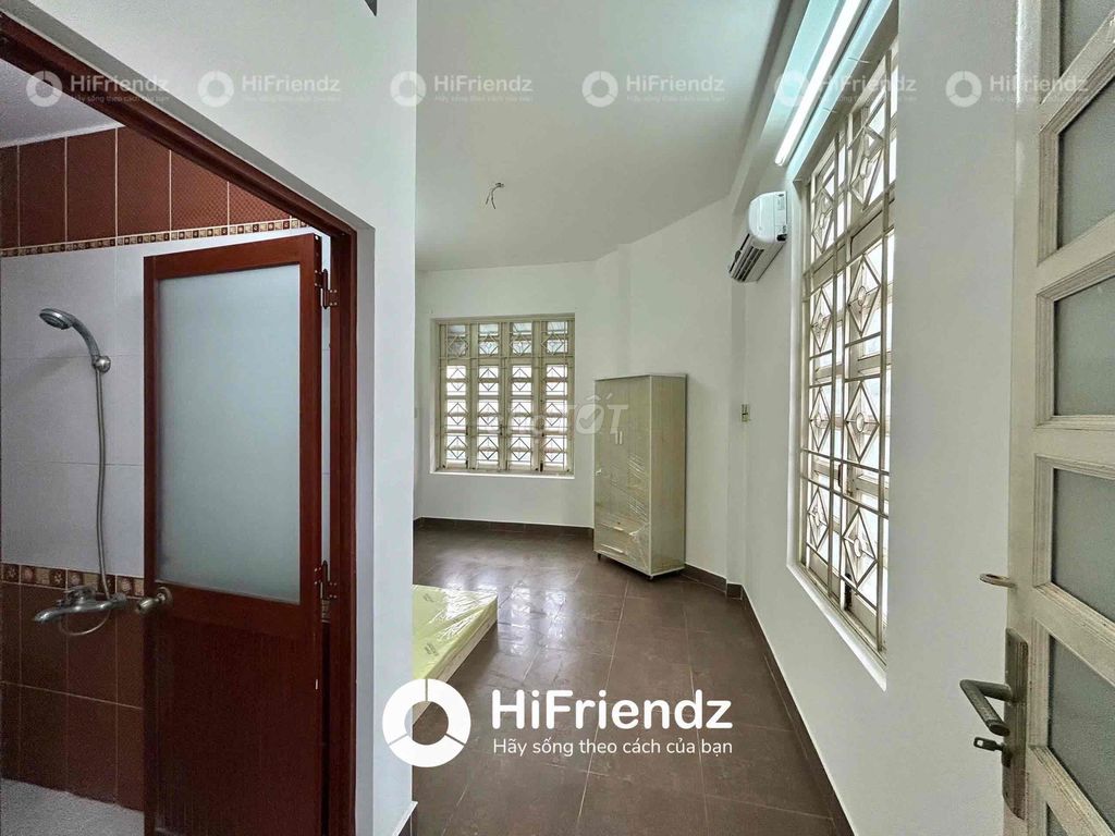 The window studio is super open, full of furniture near the medical university, open university.