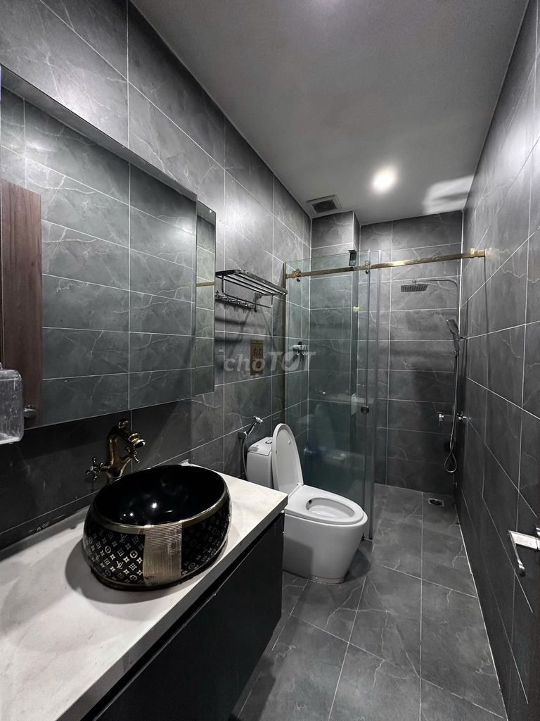 apartment luxury - open balcony, tank alley