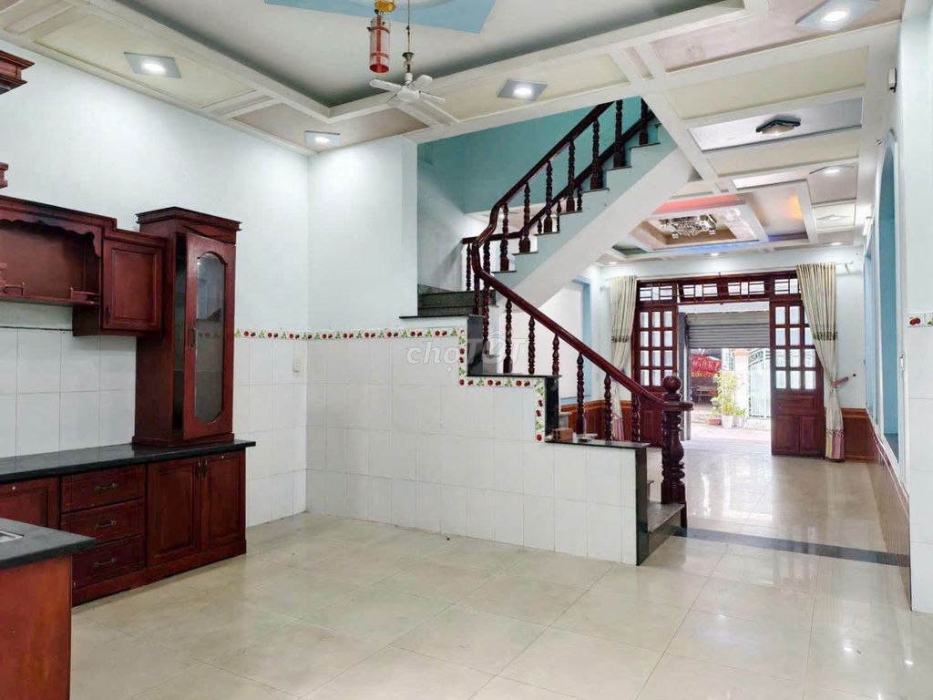 Rent a three-story Dương Thị Mười Tân Thới Hiệp District 12.