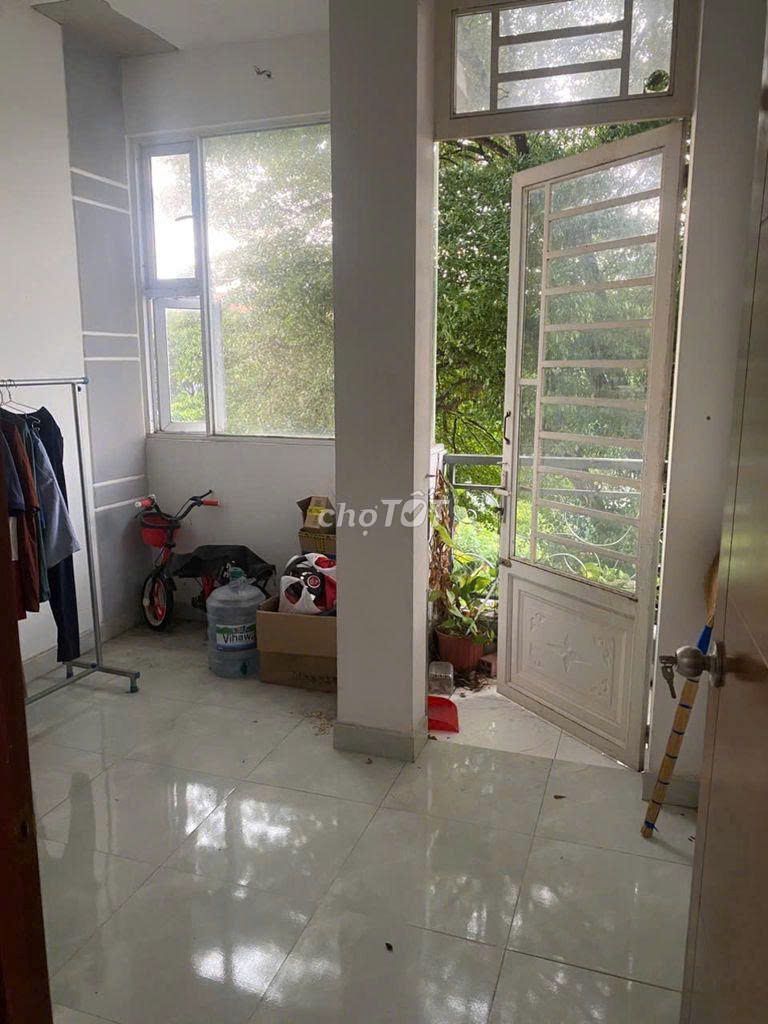 Rent a private floor, two rooms.