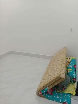 New room, air conditioning at the garrot, District 6-- move in immediately.