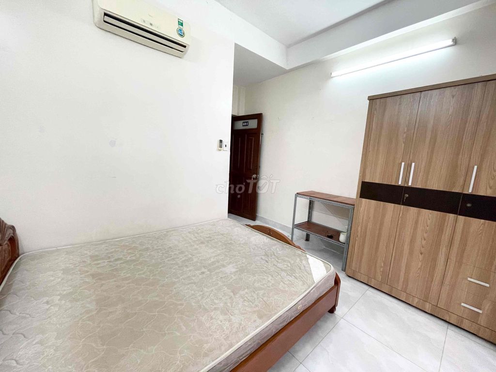 Cộng Hoà Hotel, Tân Bình.