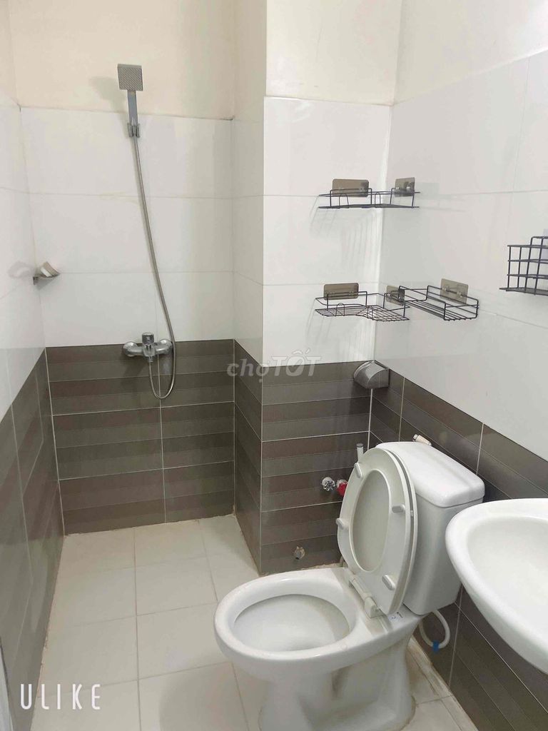 Cộng Hoà Hotel, Tân Bình.
