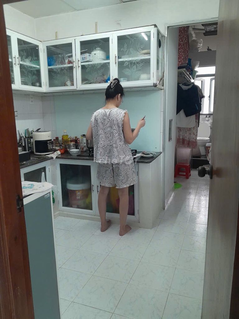 Rent apartment to the Great Dollar, Bến Vân Đồn District 4, 2 bedrooms, 86 meters2, price: 13 million a month.