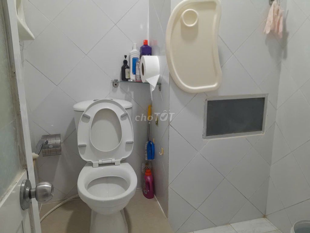 Rent apartment to the Great Dollar, Bến Vân Đồn District 4, 2 bedrooms, 86 meters2, price: 13 million a month.