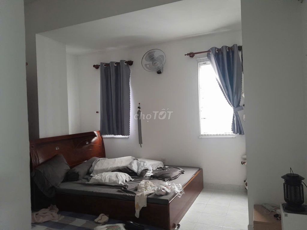 Rent apartment to the Great Dollar, Bến Vân Đồn District 4, 2 bedrooms, 86 meters2, price: 13 million a month.