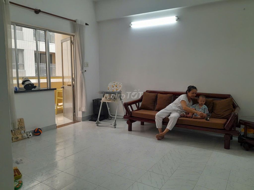 Rent apartment to the Great Dollar, Bến Vân Đồn District 4, 2 bedrooms, 86 meters2, price: 13 million a month.