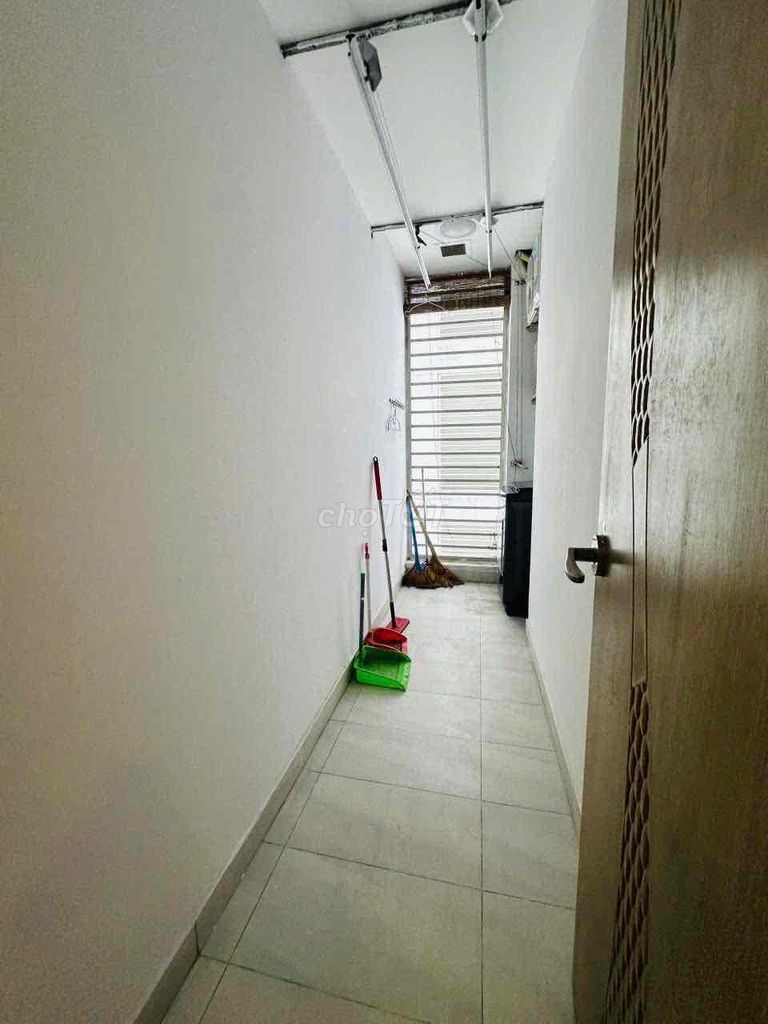 Rent the county 4 riva park 3 bedroom 2 river view toilets