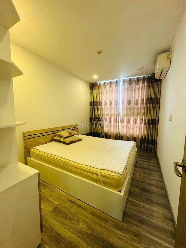 Rent the county 4 riva park 3 bedroom 2 river view toilets