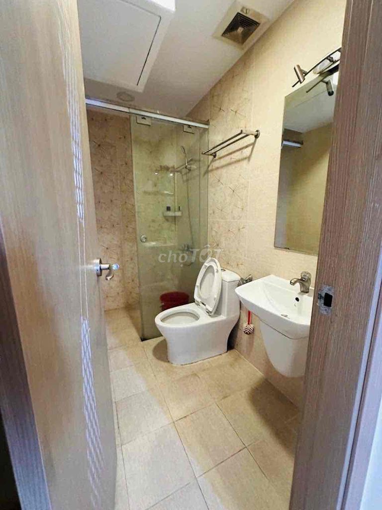 Rent the county 4 riva park 3 bedroom 2 river view toilets