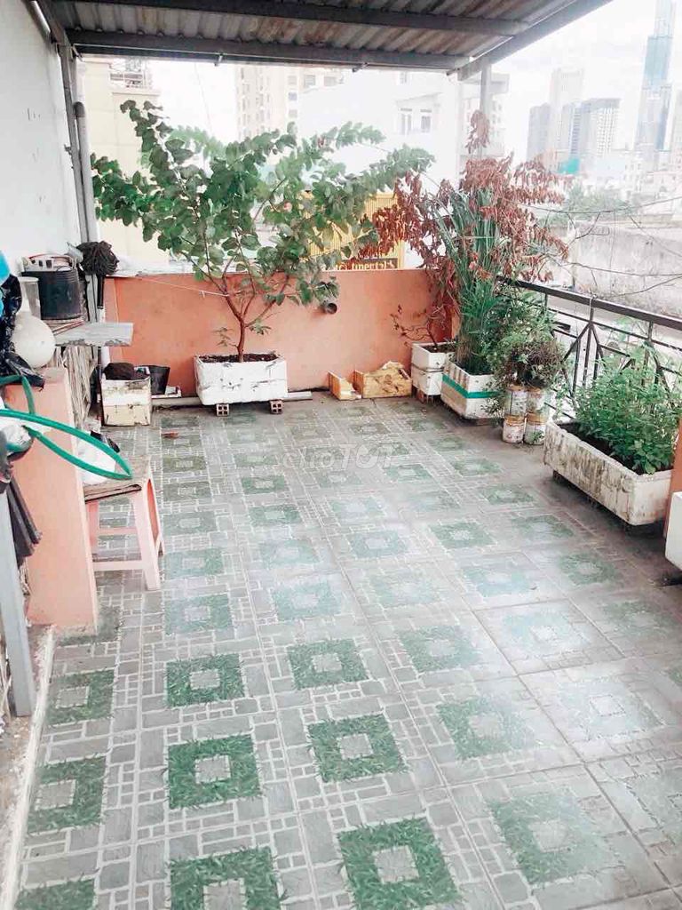 small-five-story business housing - area 3 x17 meters - only 13 million refrigerators