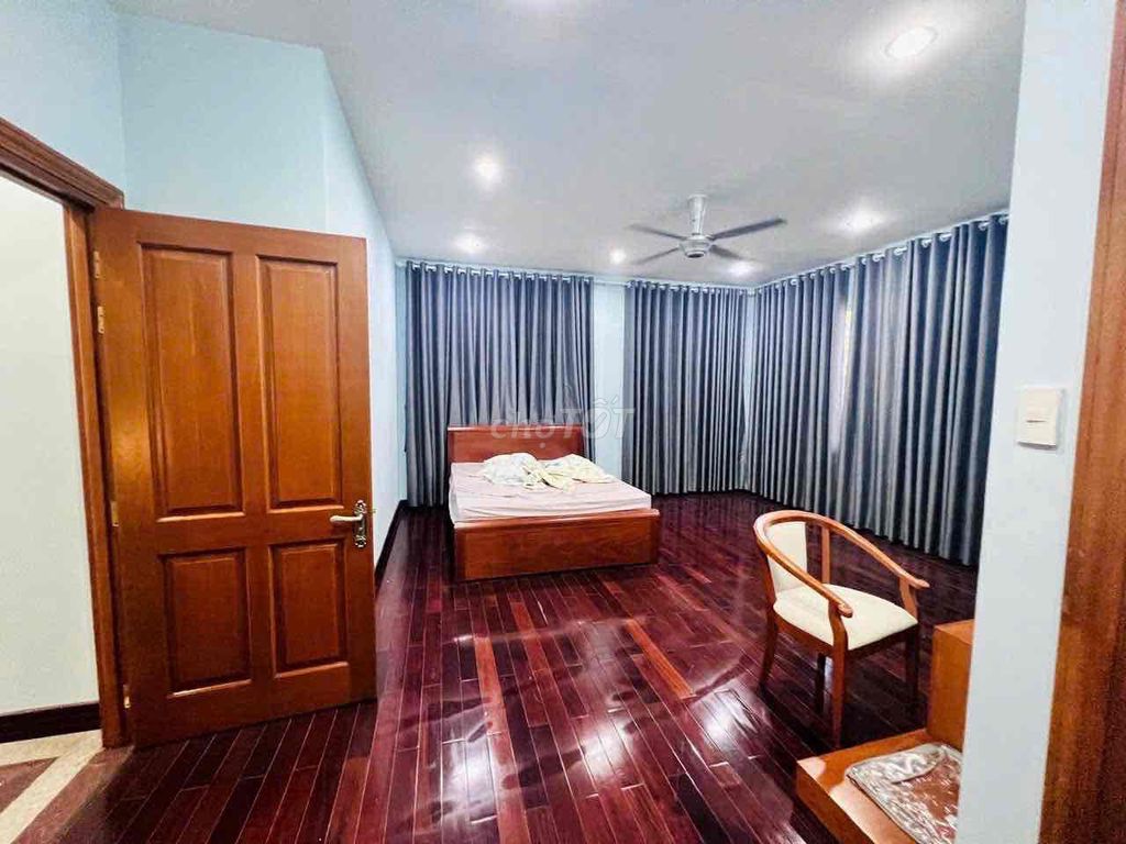 The Garden pardon 300 meters of interior cost only 30 million a month.