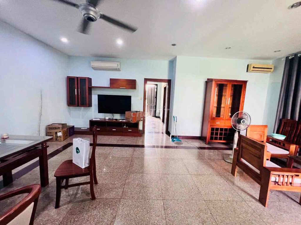 The Garden pardon 300 meters of interior cost only 30 million a month.