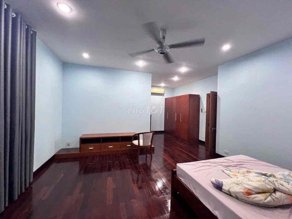 The Garden pardon 300 meters of interior cost only 30 million a month.