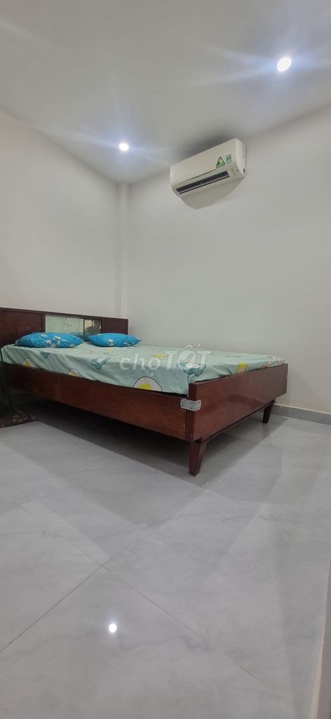 Rent the original house, new, 4 x 20 meters equals 80 mv, one floor, 425th of Clouds