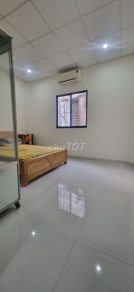 Rent the original house, new, 4 x 20 meters equals 80 mv, one floor, 425th of Clouds