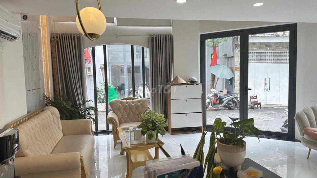 Rent two-sided houses-- Lê Văn Sỹ, Phú Nhuận.