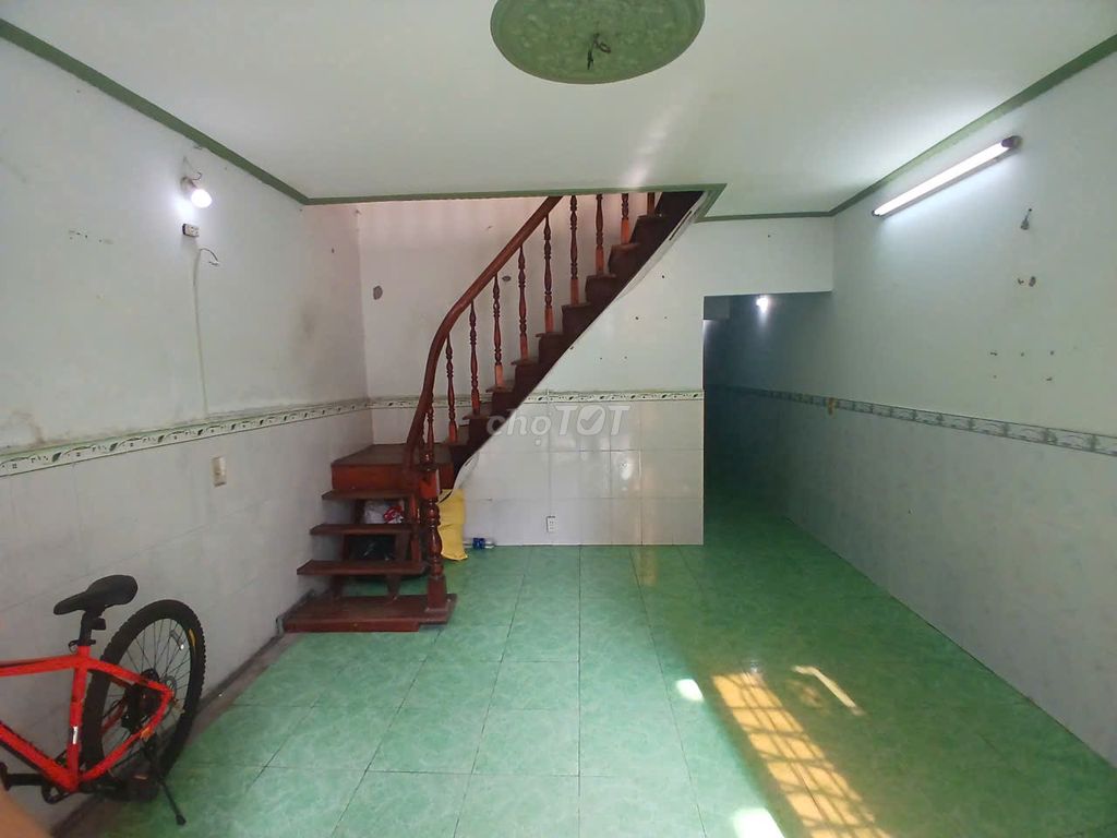 The rent house is 9 million, downtown Ho Chi Minh City. 47.2 meters, two stories.