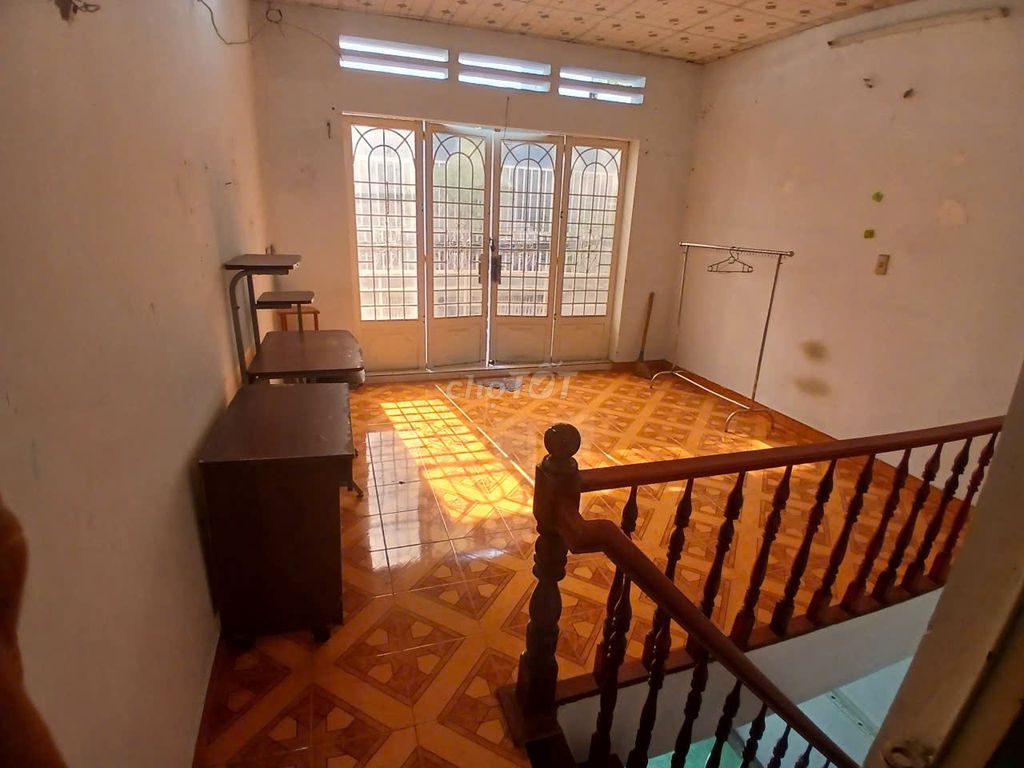The rent house is 9 million, downtown Ho Chi Minh City. 47.2 meters, two stories.