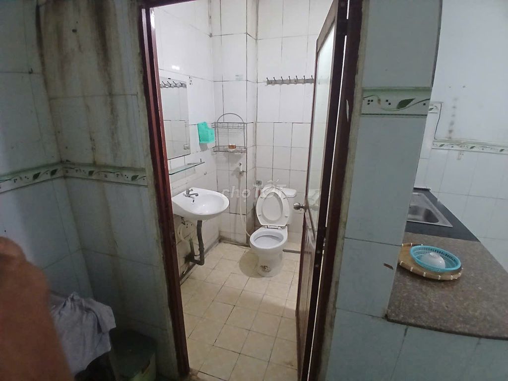 The rent house is 9 million, downtown Ho Chi Minh City. 47.2 meters, two stories.