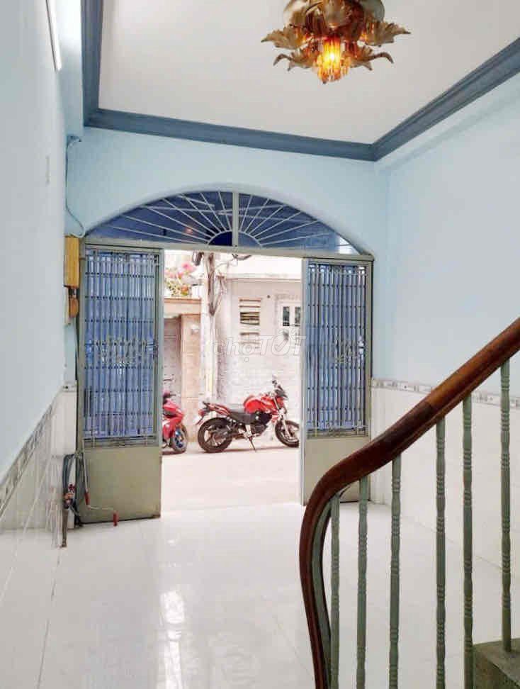 The original house. It's 100 percent real. Two bedrooms. Two toilets. Nơ Trang Long. B. Happy