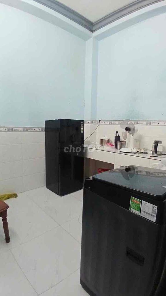 The original house. It's 100 percent real. Two bedrooms. Two toilets. Nơ Trang Long. B. Happy