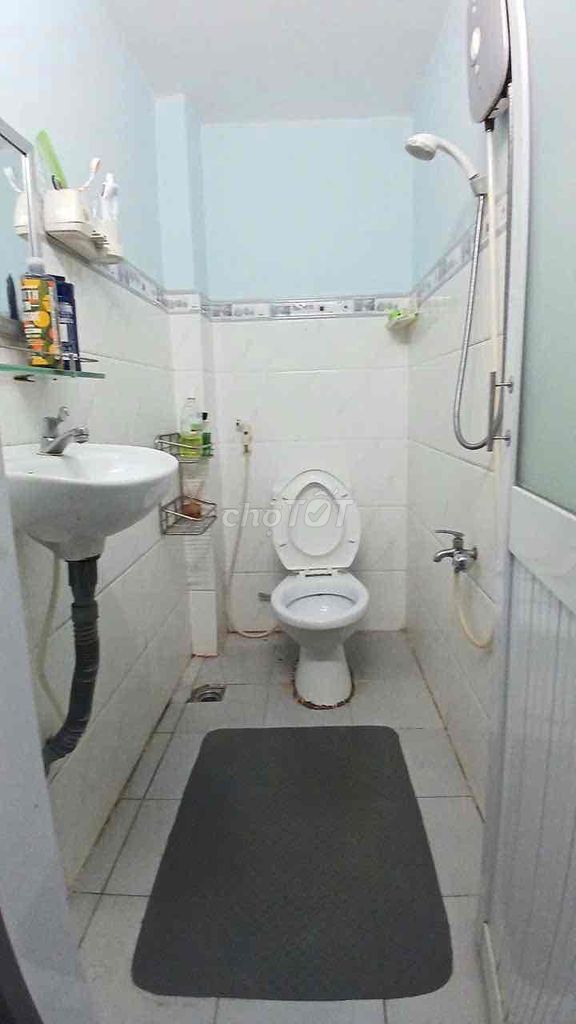 The original house. It's 100 percent real. Two bedrooms. Two toilets. Nơ Trang Long. B. Happy