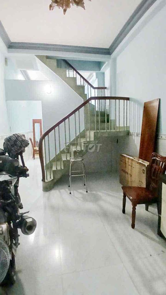 The original house. It's 100 percent real. Two bedrooms. Two toilets. Nơ Trang Long. B. Happy