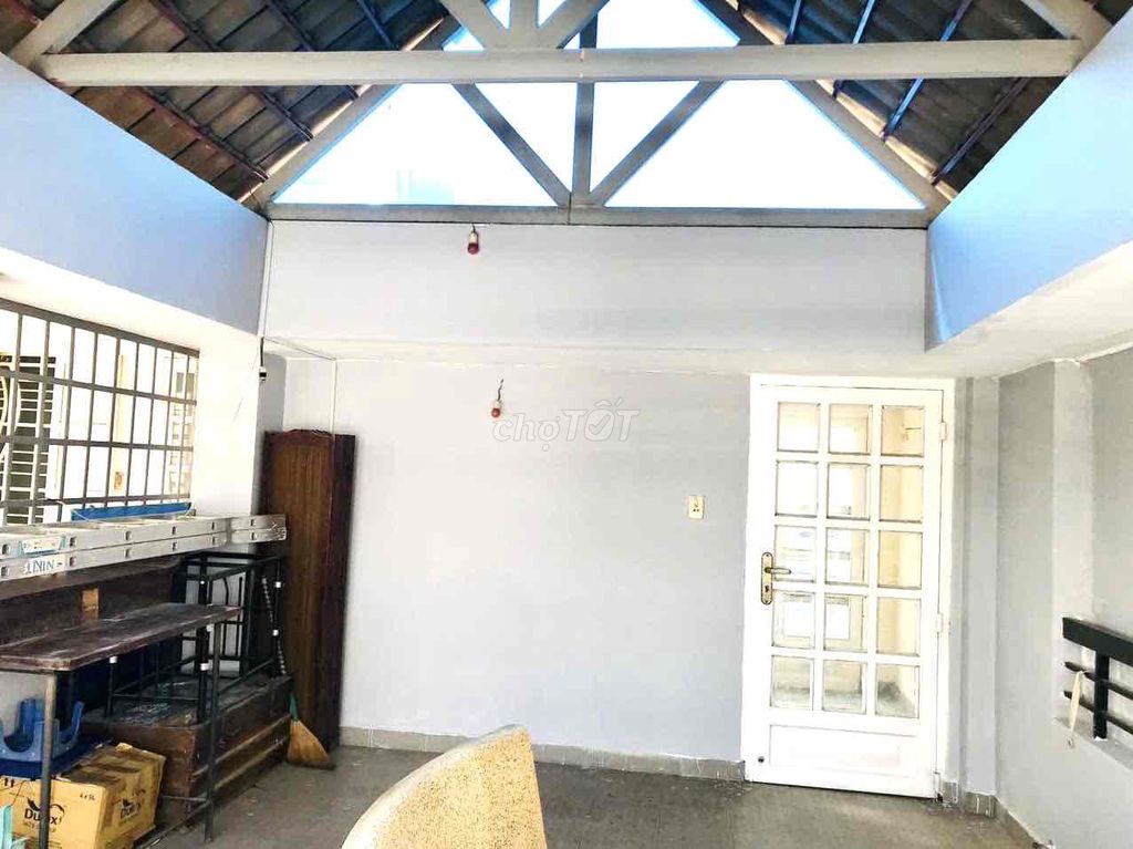 The 2nd floor of st 411 M has four bedrooms, three bathrooms, Dương Quảng Hàm-7.750.