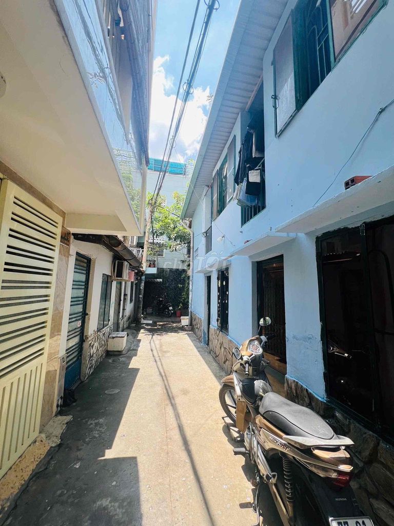 To rent the First floor.