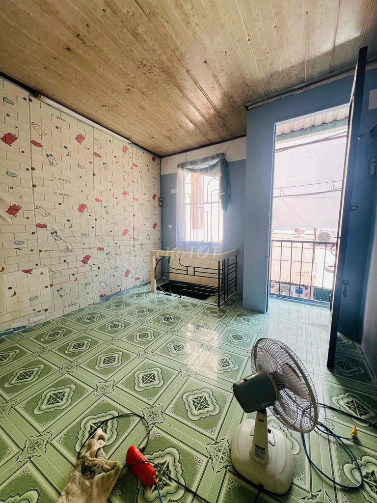 To rent the First floor.