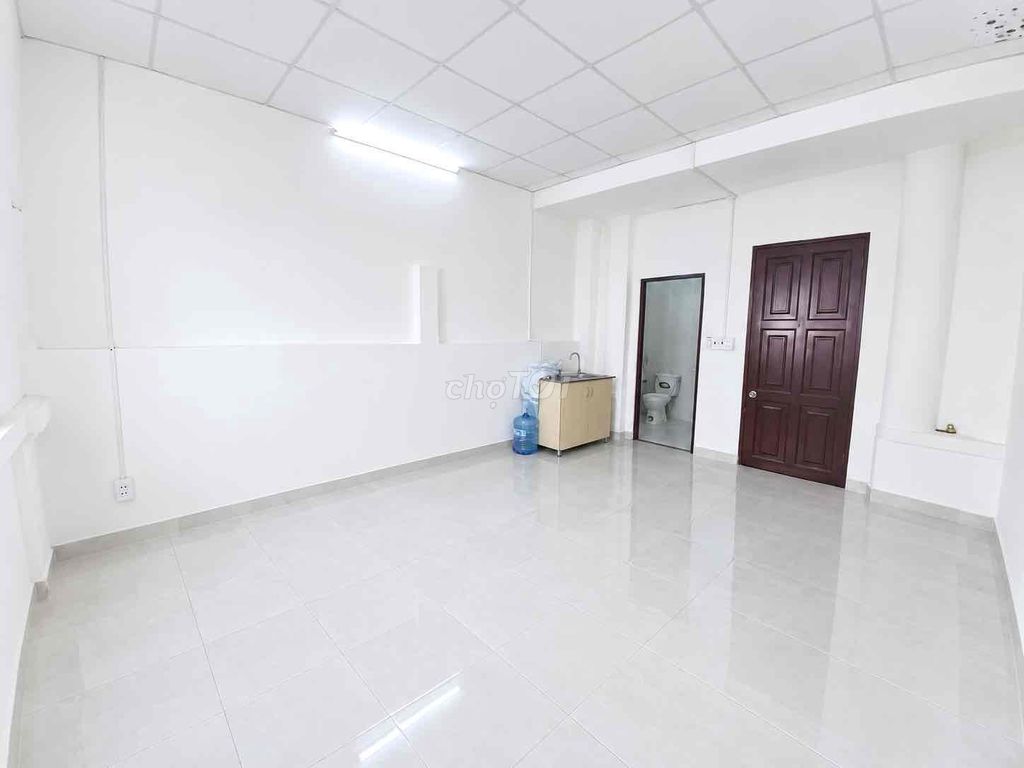 The studio is a super-split interior studio.