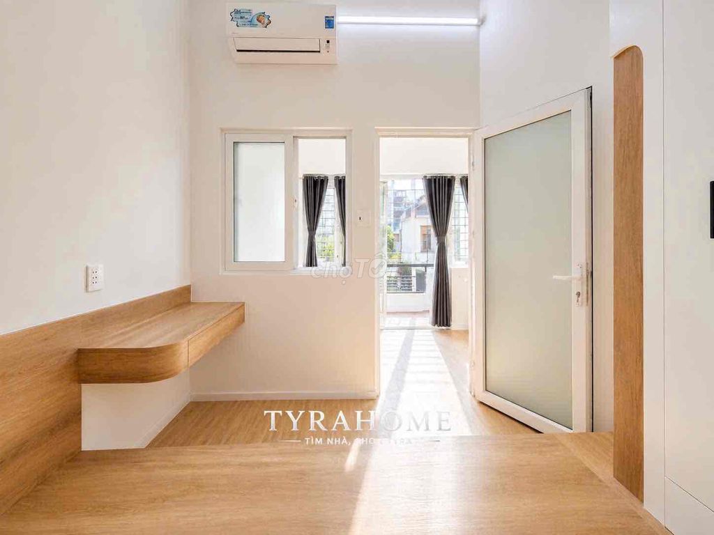 A chill Chill's master bedroom - a modern interior near the Swiss Imperial Court.