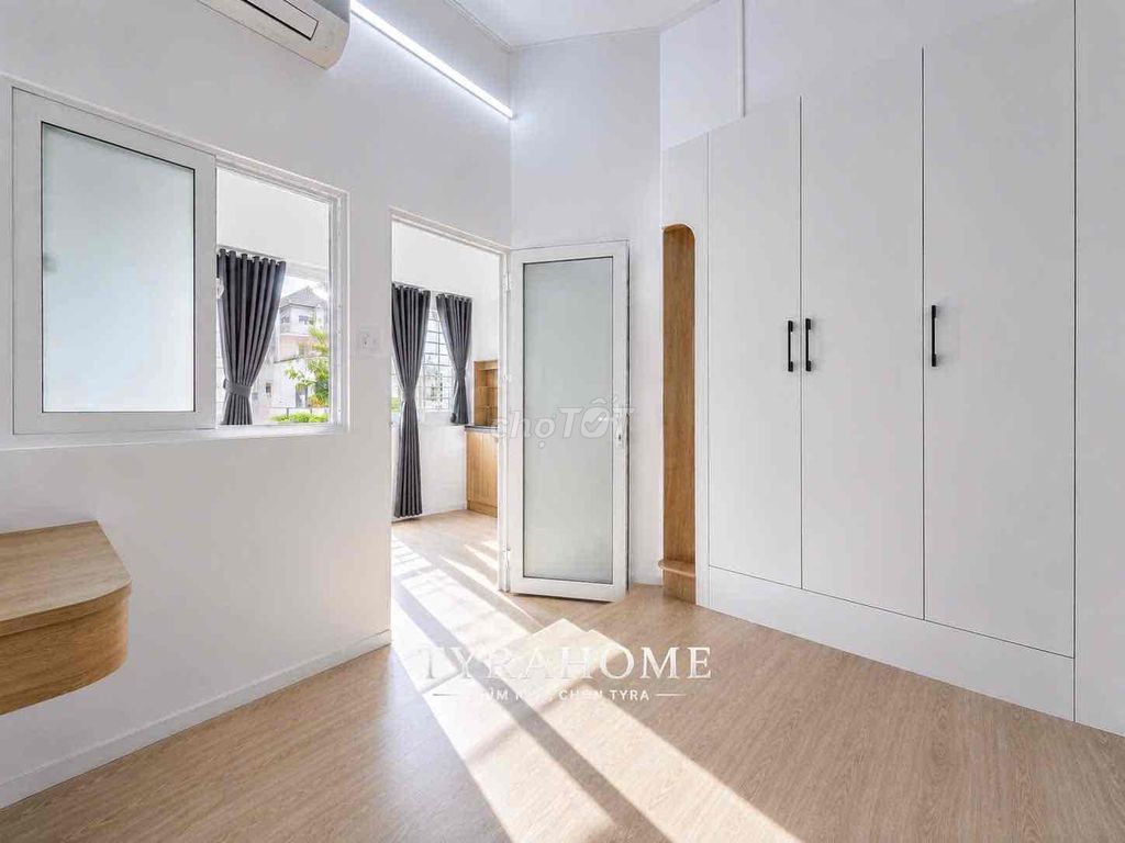 A chill Chill's master bedroom - a modern interior near the Swiss Imperial Court.