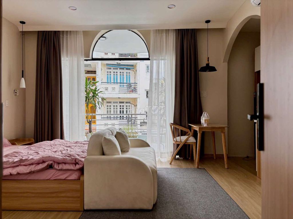 The 10th major balcony, the full interior, the private washing machine