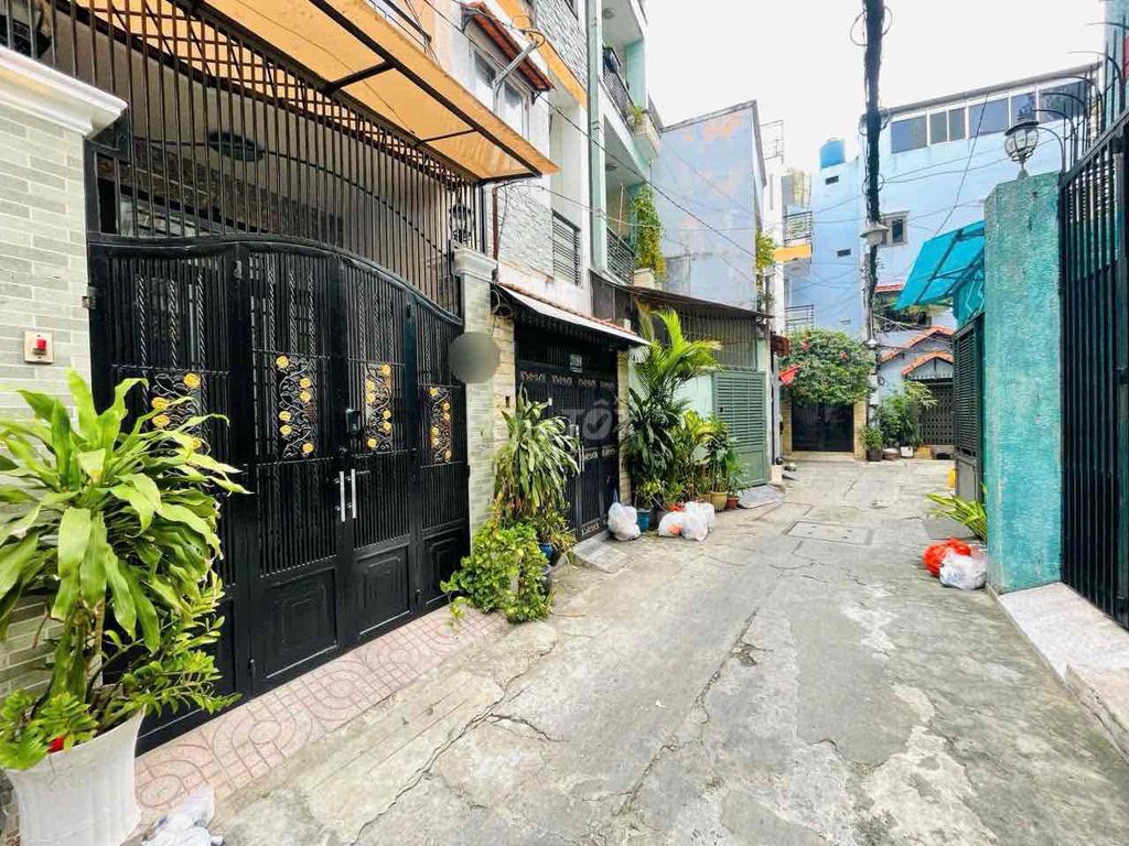 Four-foot Phan Đình Phùng-7-7. 1 Phú Nhuận 4th floor 45m2 bedroom for 25 million refrigerators.
