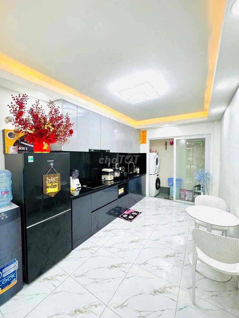 Four-foot Phan Đình Phùng-7-7. 1 Phú Nhuận 4th floor 45m2 bedroom for 25 million refrigerators.