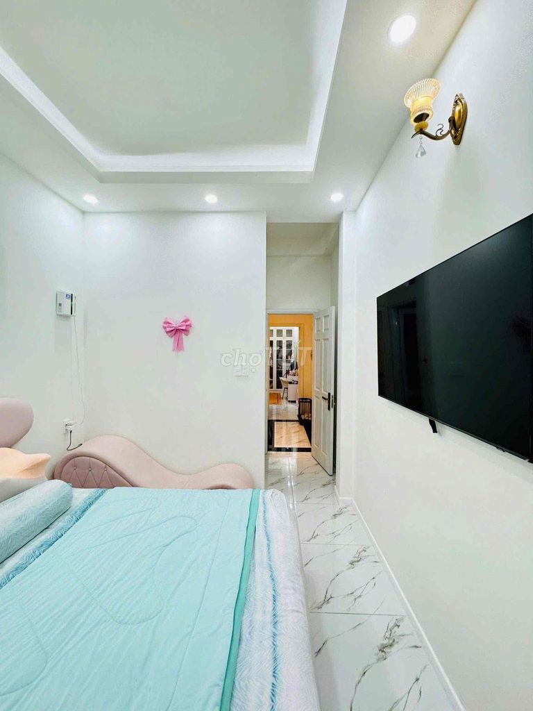 Four-foot Phan Đình Phùng-7-7. 1 Phú Nhuận 4th floor 45m2 bedroom for 25 million refrigerators.