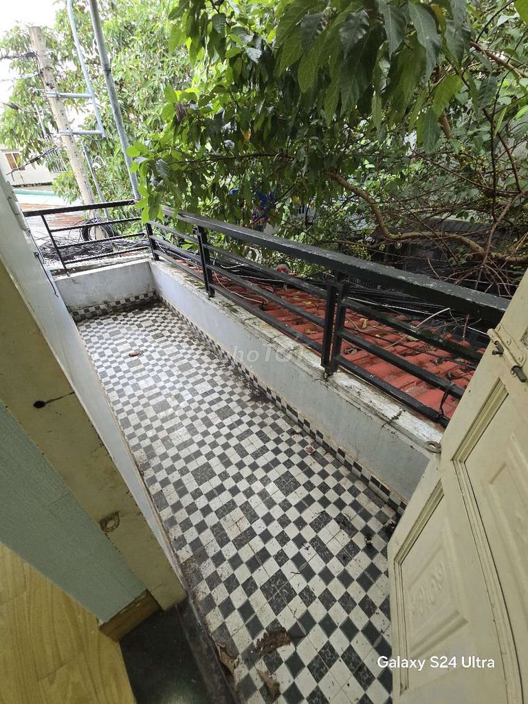 Rent 4-012 M Tân Quý – 13 million a month January, Dim + a floor 6 M.
