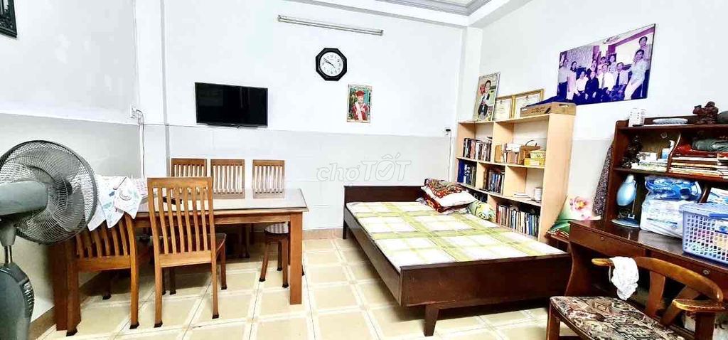Qq0207 15th District 10 - 5th floor 66 m2 (5.6 blooms 5.7 x 11) at 25 million.