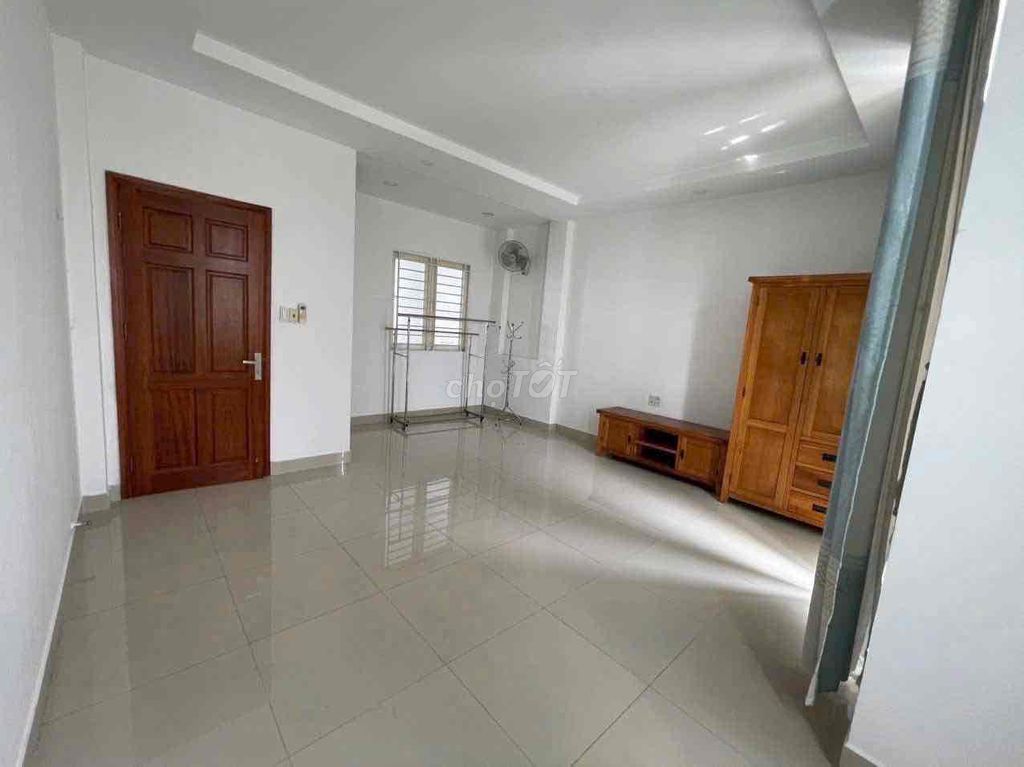 (14 million) Rent the main street near Yangtze District 2rd floor.