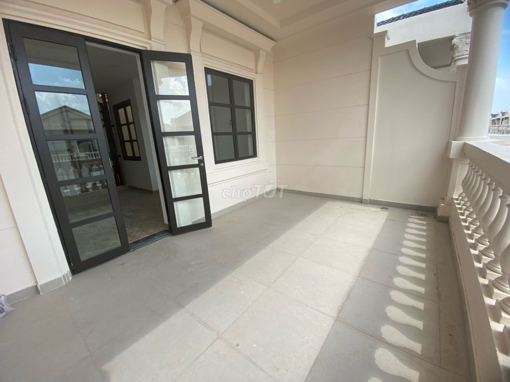 The entire 3rd floor of the Vip City Land Park Hills, FI, elevators. Rare